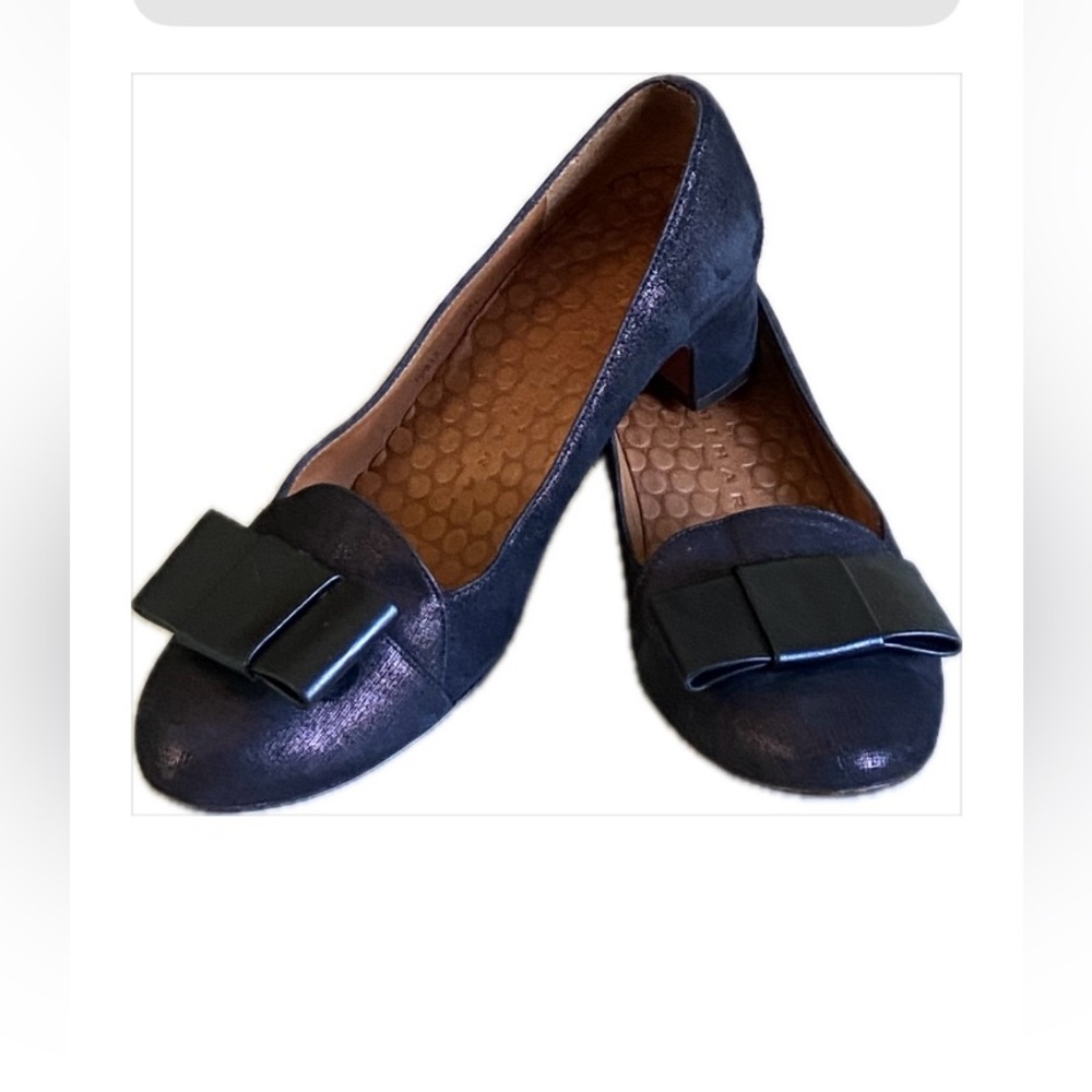 Elegant Black Women's Shoes with Bow Accent